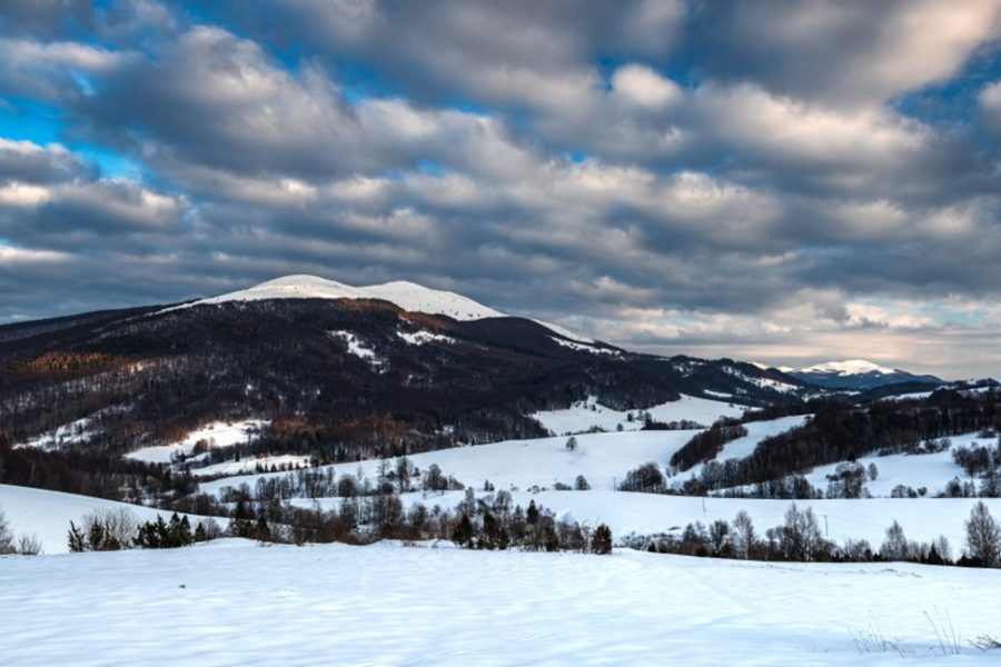 cloudscape-at-wetlina-in-bieszczady-mountains-pola-9FQKWT9-915x611